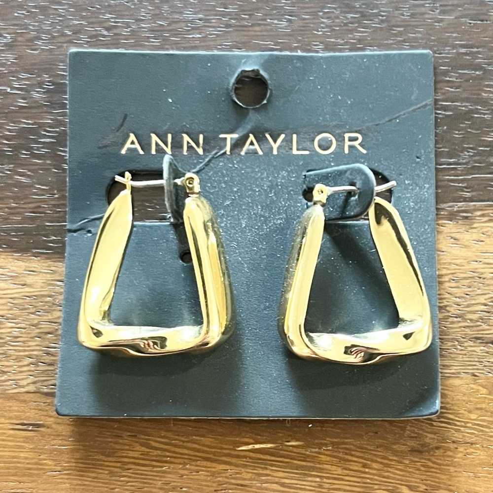 New Ann Taylor Twisted Geometric Hoop Earrings Goldtone